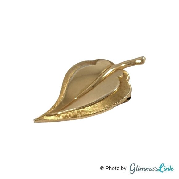 Vintage Monet Gold Tone Polished & Ribbed Leaf Brooch - Picture 1 of 10